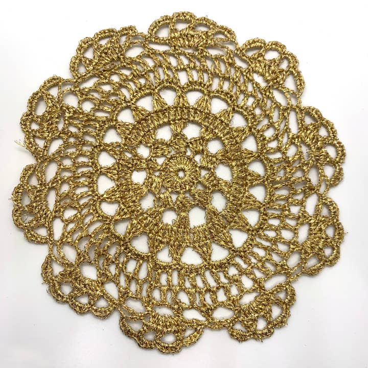 Juego de 12 tapete redondo de encaje de ganchillo dorado hecho a mano para venta al por mayor de Peking Handicraft
