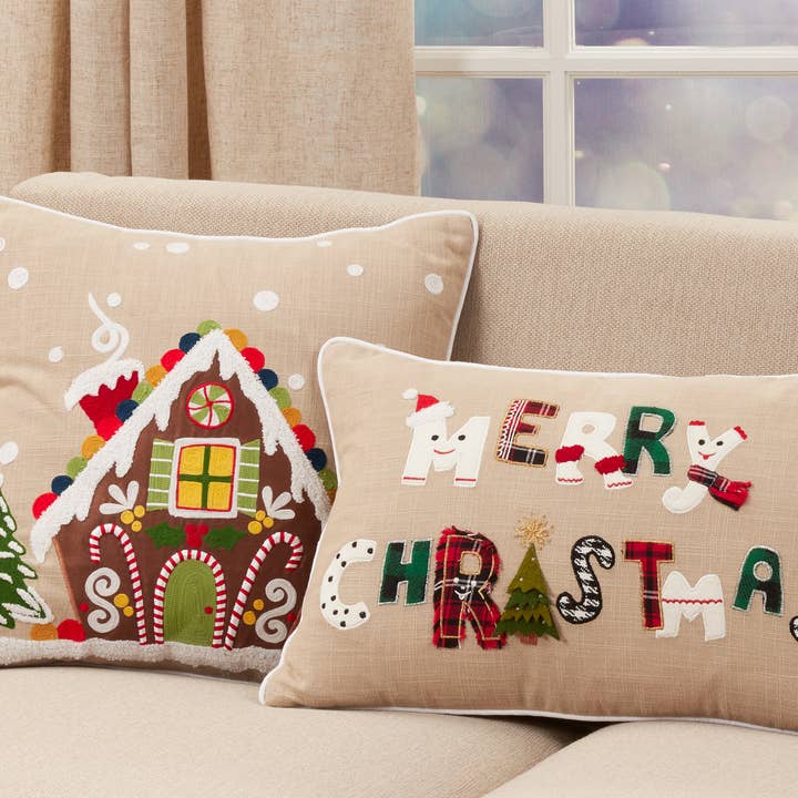 Cojín navideño con un caprichoso diseño de Feliz Navidad para venta al por mayor de Saro Lifestyle