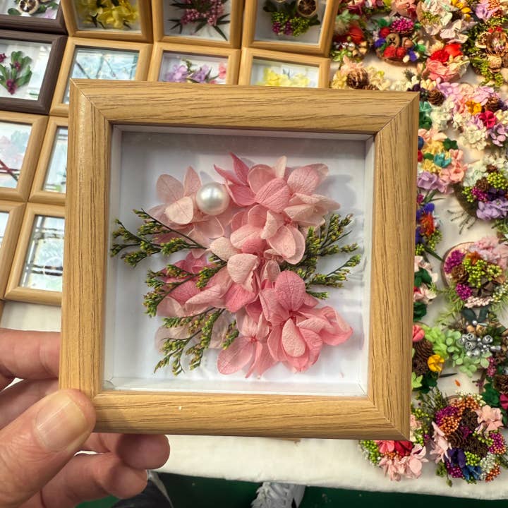 Décoration Cadre Miniature de Fleurs Séchées Préservées 15cm Art Fait Main 005 pour la vente par Effiliving