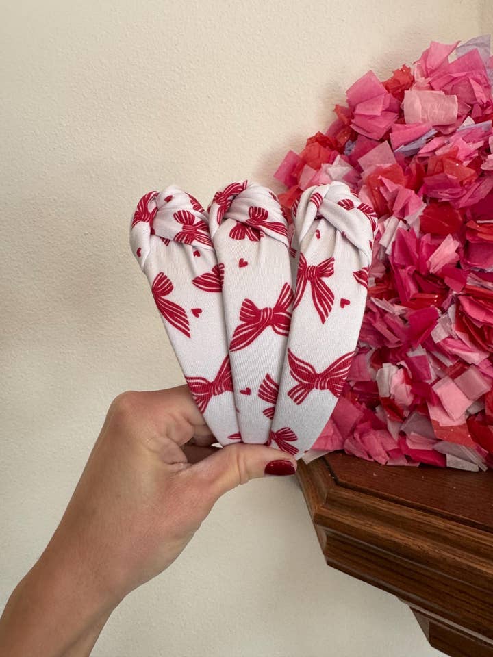 Rød Topknude Valentine Knudret Hårbøjle for engroshandel hos Brynnbands