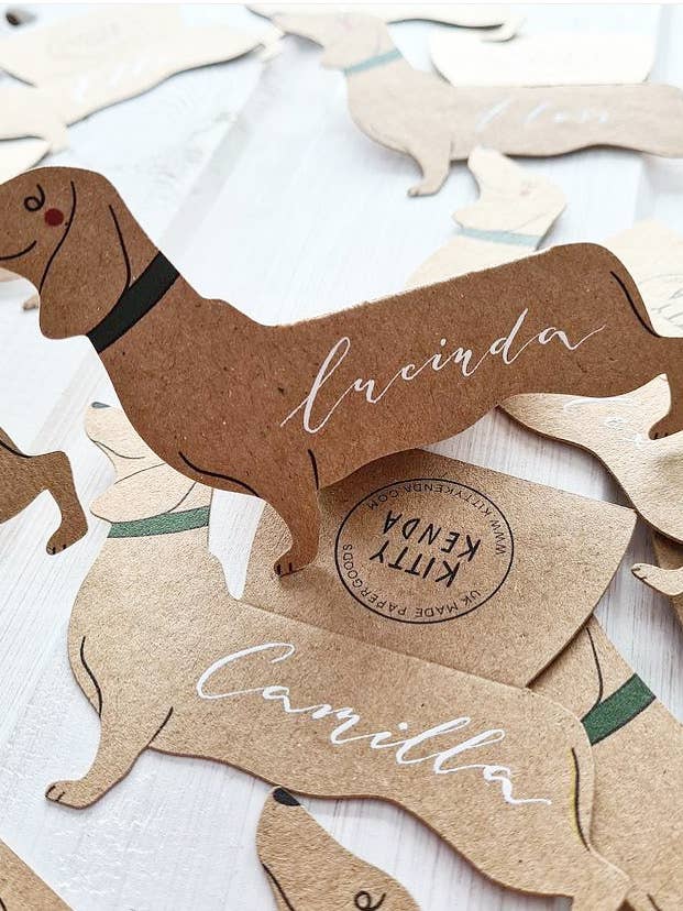 Placeringskort med gravhund for engroshandel hos Kitty Kenda Papergoods