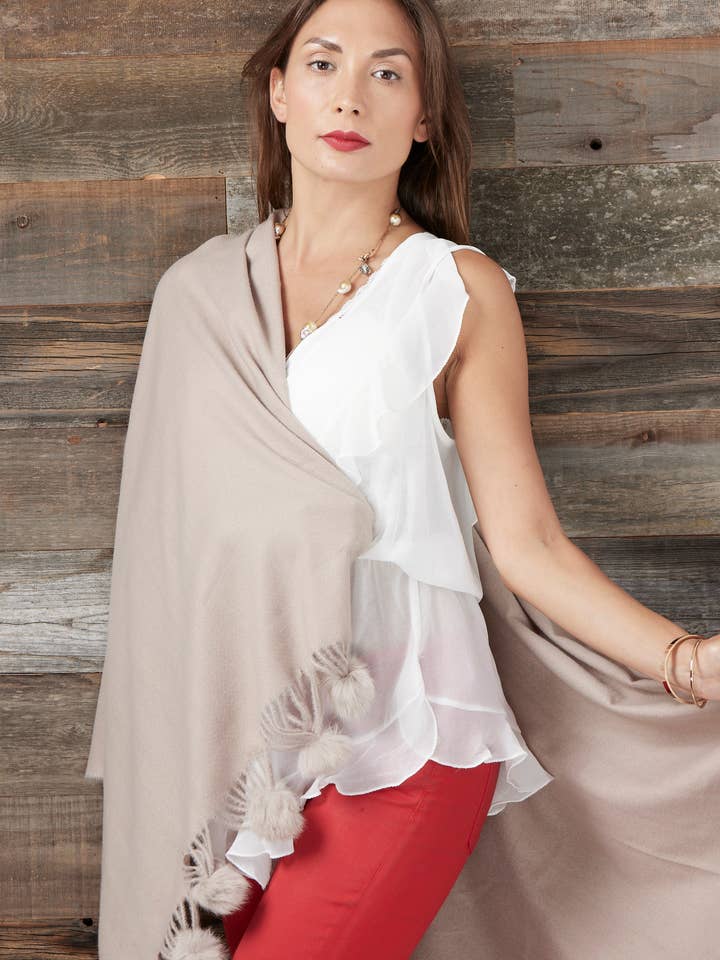 Wrap - Diana Pompom Wrap - Beige voor wholesale door Tourance