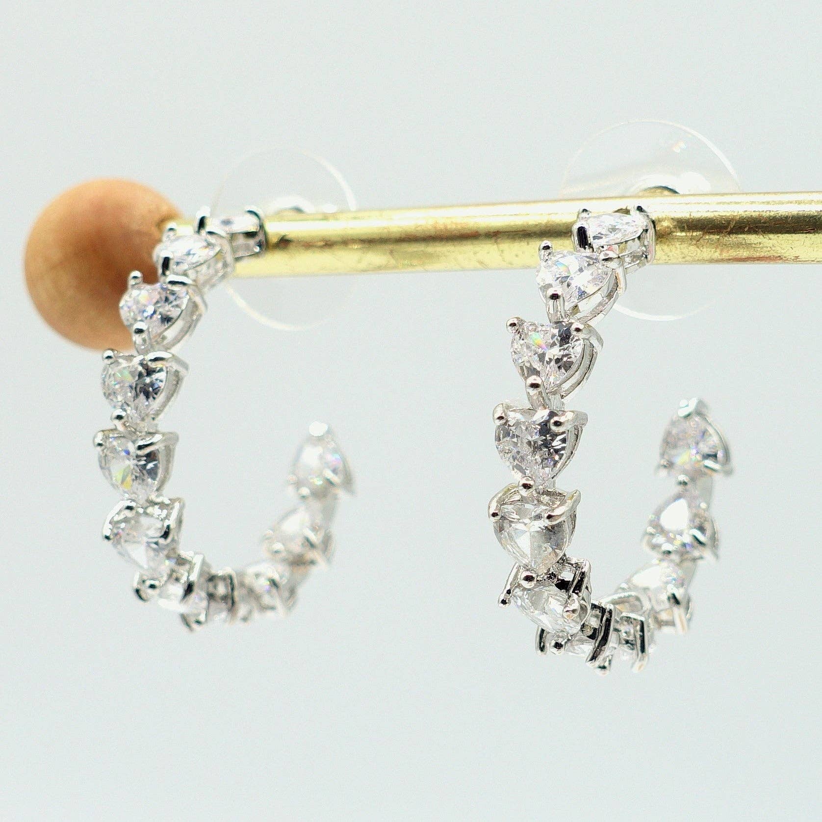 Daemon srls – wholesale Hoop-örhängen – CHERIE - HOOPS 2,5 cm - örhängen med hjärtformade zirkoner2