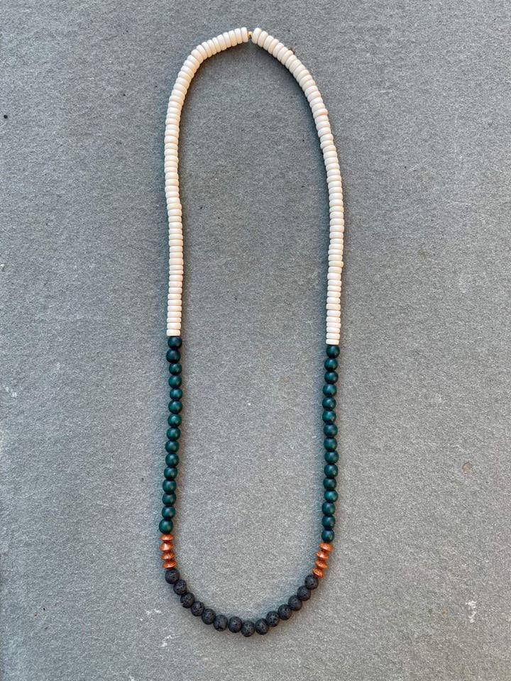 Collana in legno e pietra verde cacciatore con pietra lavica per la vendita all'ingrosso da parte di Seyyah