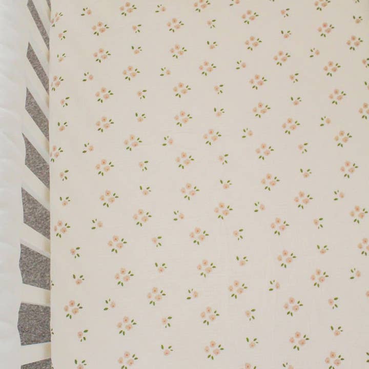 Over the Dandelions - Wholesale Cot/crib sheets - Fitted Cot Sheet Daisy2