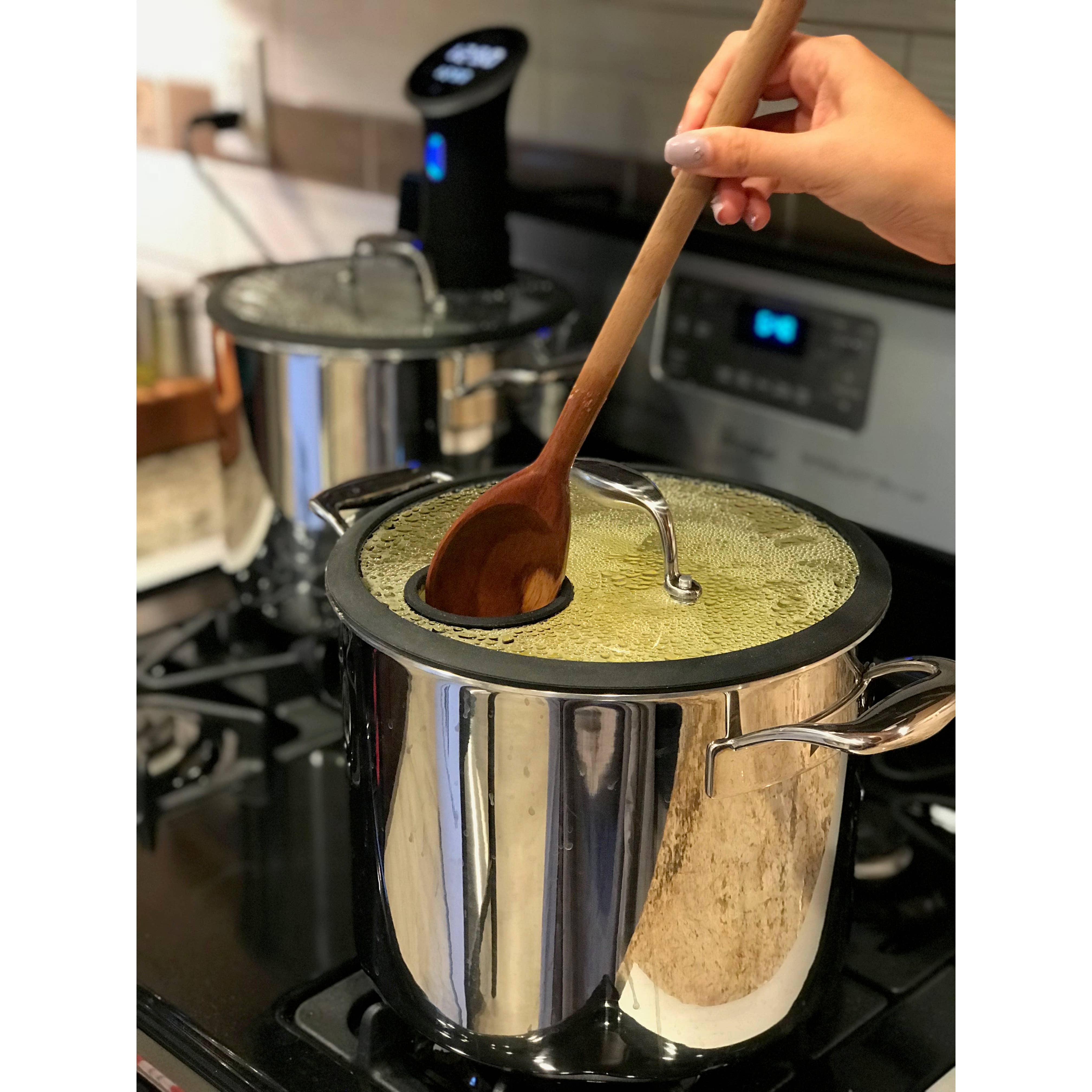 Lynns - Wholesale Cooking Pot - Triply 9.8-Quart Stockpot w/ Portal in Lid for Sous Vide3