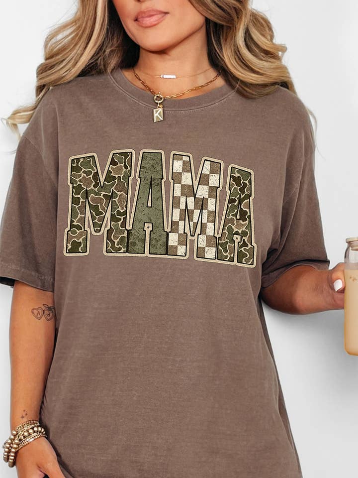 T-shirt en coton filé à l'anneau pour adulte Camo Checkered Mama Comfort Colors pour la vente par Wholesale Accessory Market
