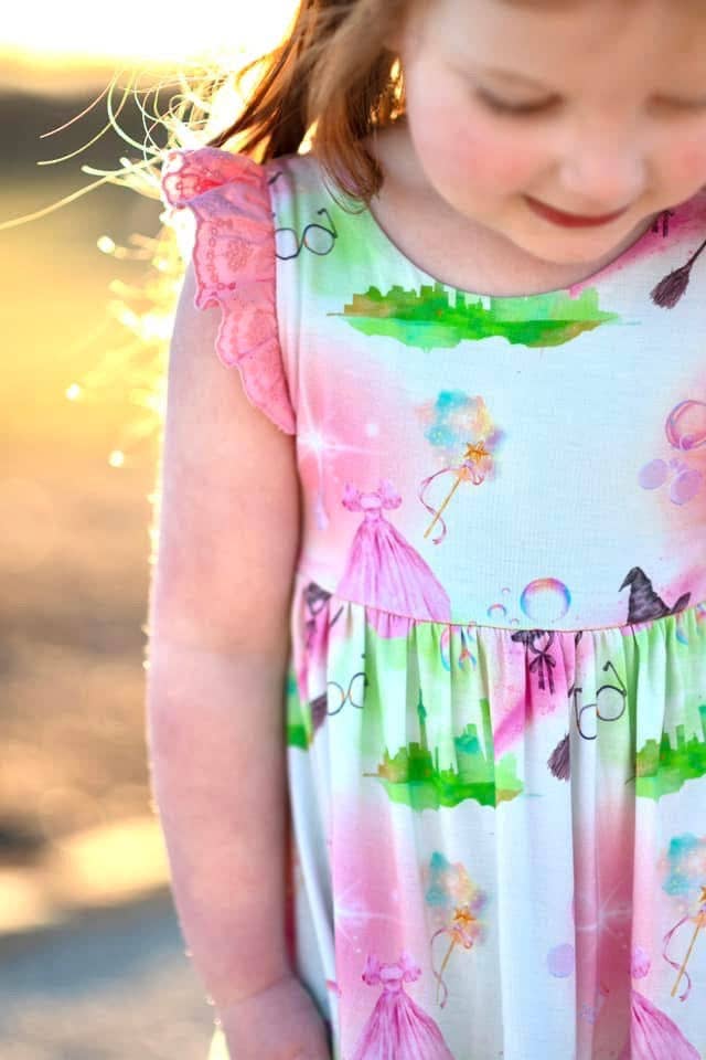 Riley & Rett – Engroshandel Kjole - Børn – Populær Flæse Blondeærme Lagdelt Snurretur11