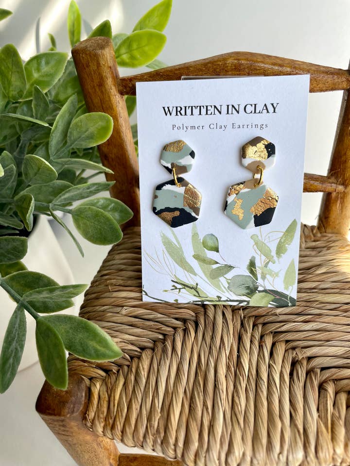 Camo Hexagon Dangles for engroshandel hos Written In Clay