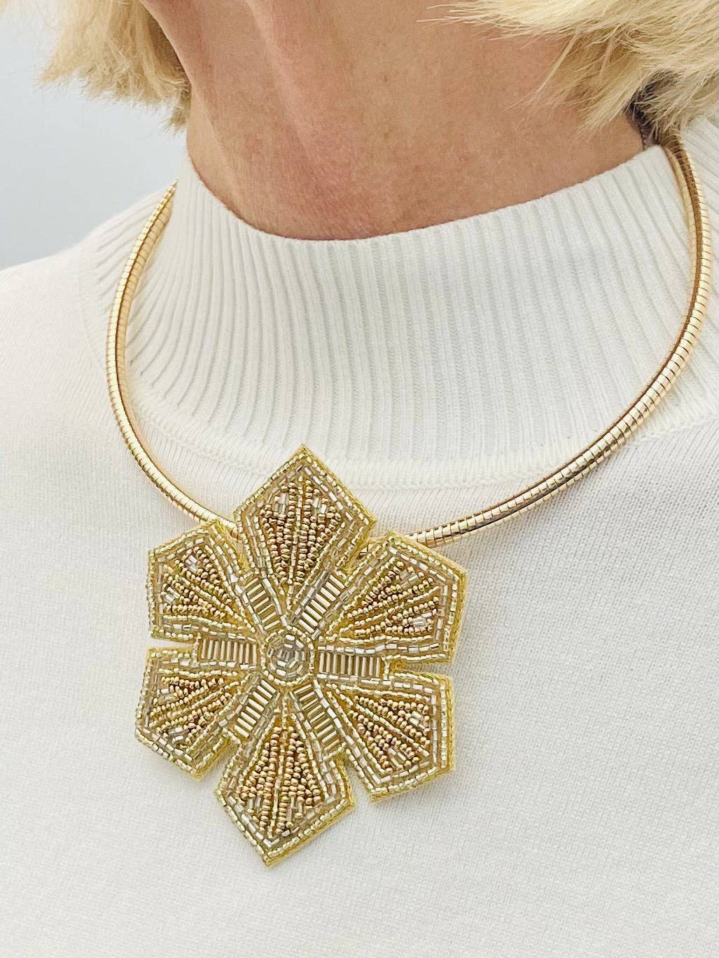 TWO FORTY TWO - Wholesale Choker/Collar - HOLIDAY - Snowflake Christmas Collar (gold) NK651