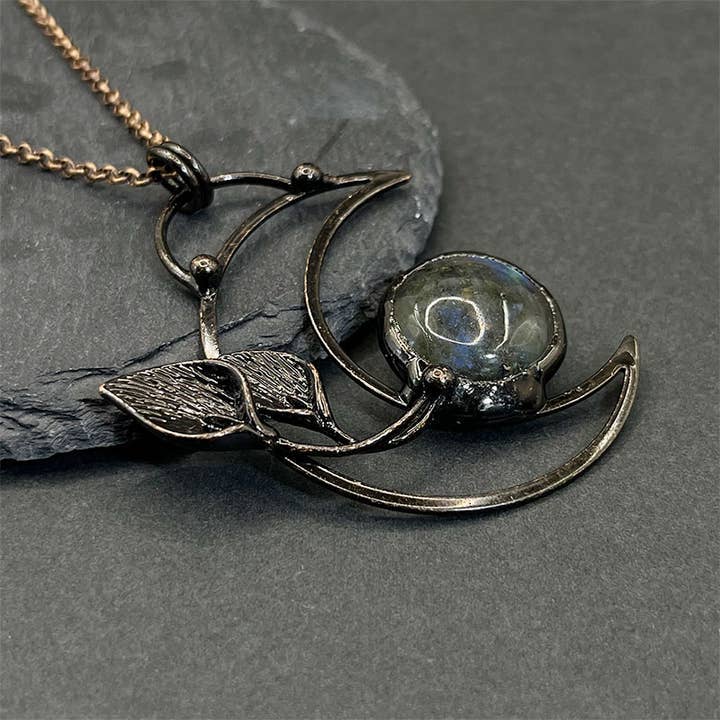Collar de piedras preciosas con forma de hoja de luna de labradorita para venta al por mayor de GemMeet