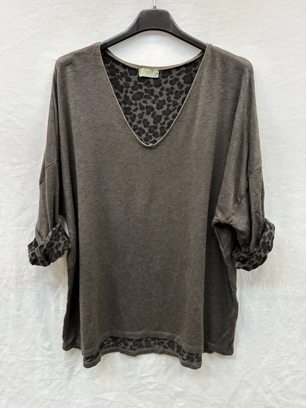 Mimi & Gogo - Wholesale Knit Sweater - Women's - Leopard print fine knit sweater1