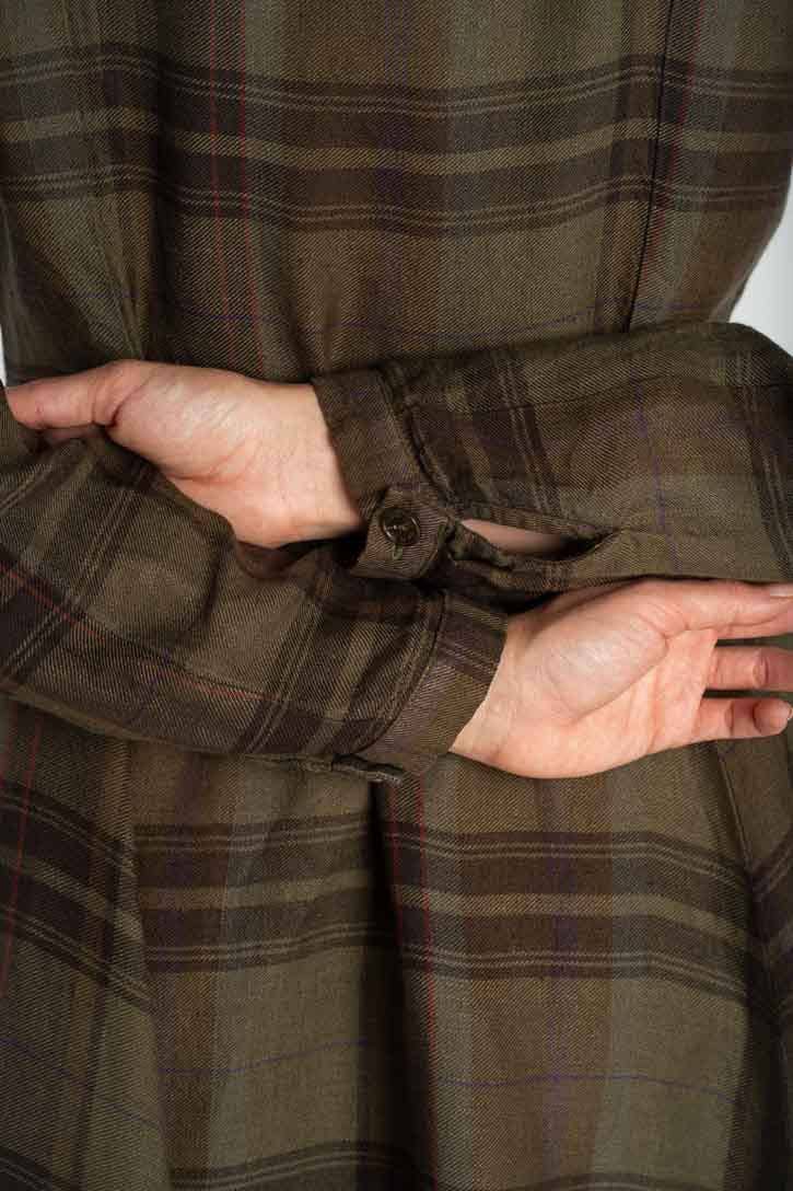 Son de Flor - Venta al por mayor Vestido - Mujer - Enola – Vestido Midi de Lino a Medida con Cuello con Muesca21