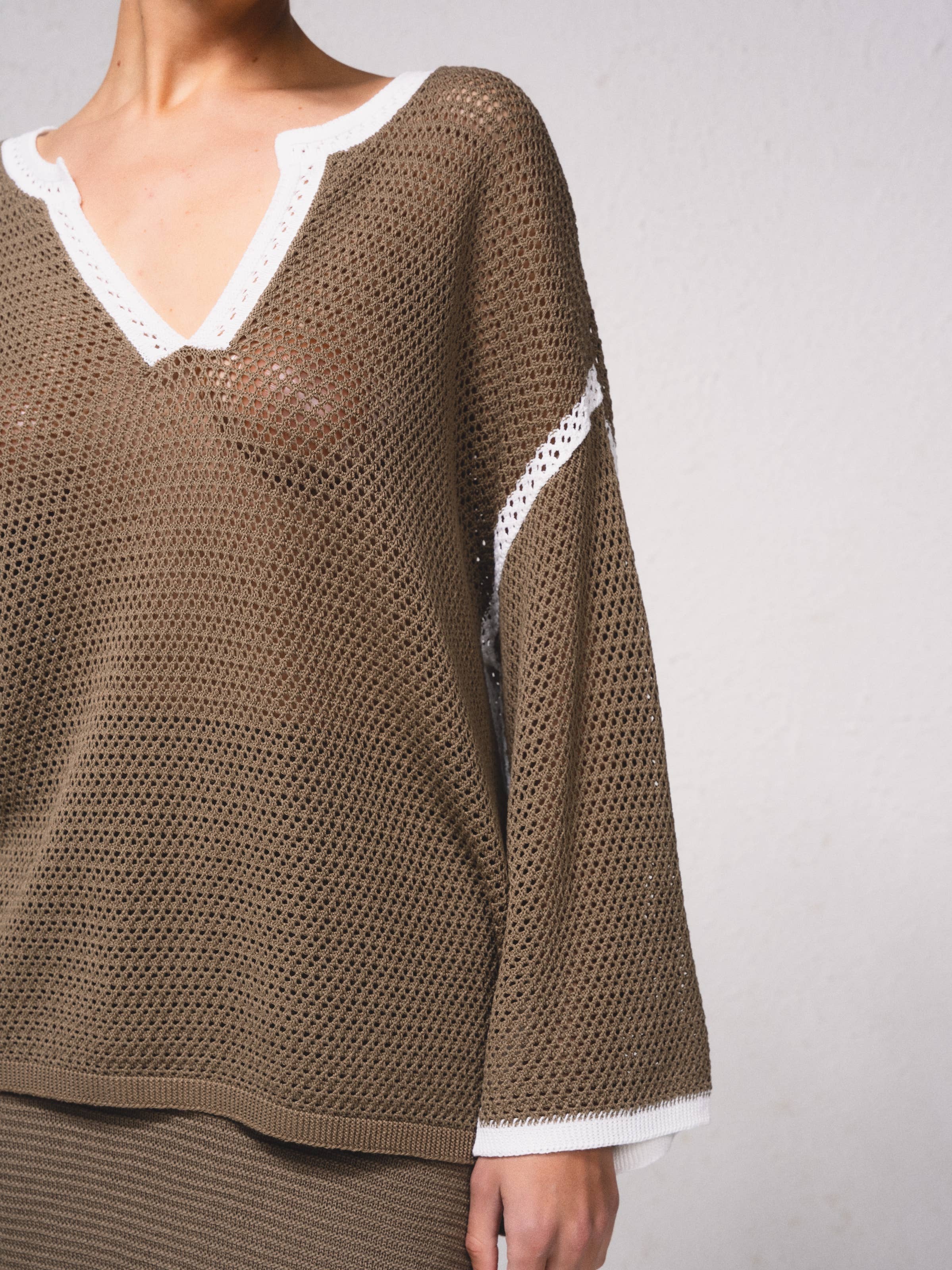 SMF - Wholesale Knit Sweater - Women's - 259158 - Sweater with contrast stitching 4