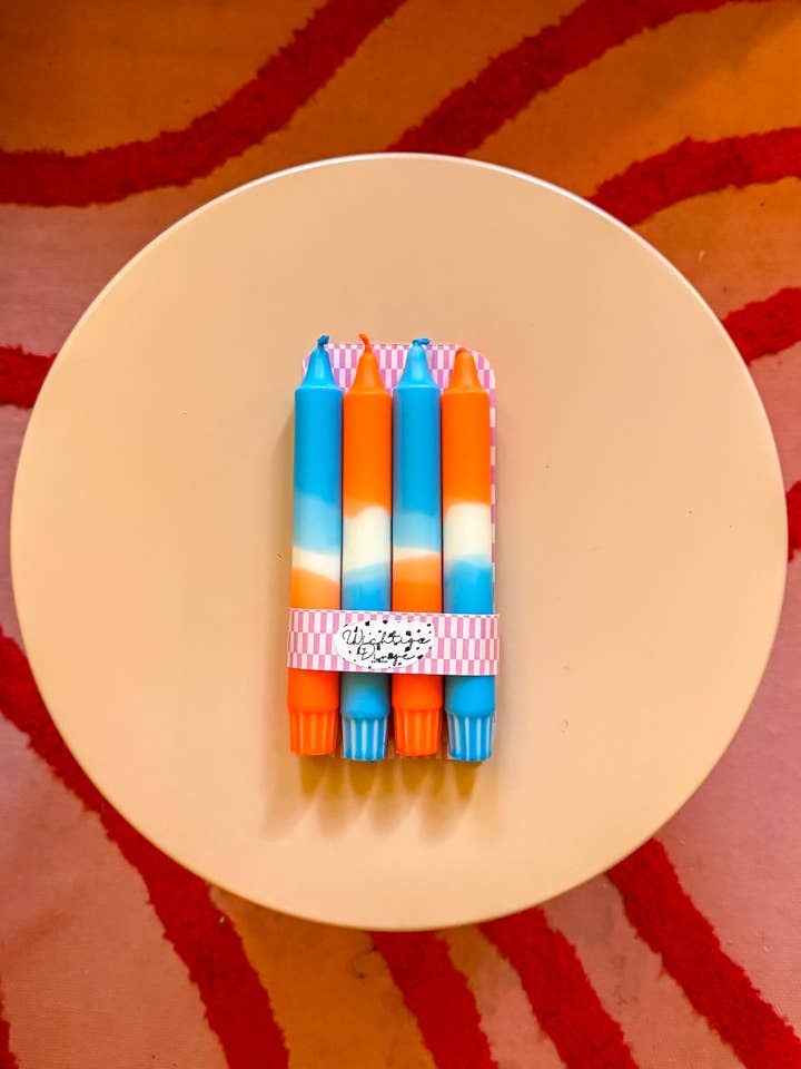 Bougies Dip Dye Néon Set de 4 Orange & Bleu - Décoration Premium Teintée à la Main pour la vente par Wichtigedinge