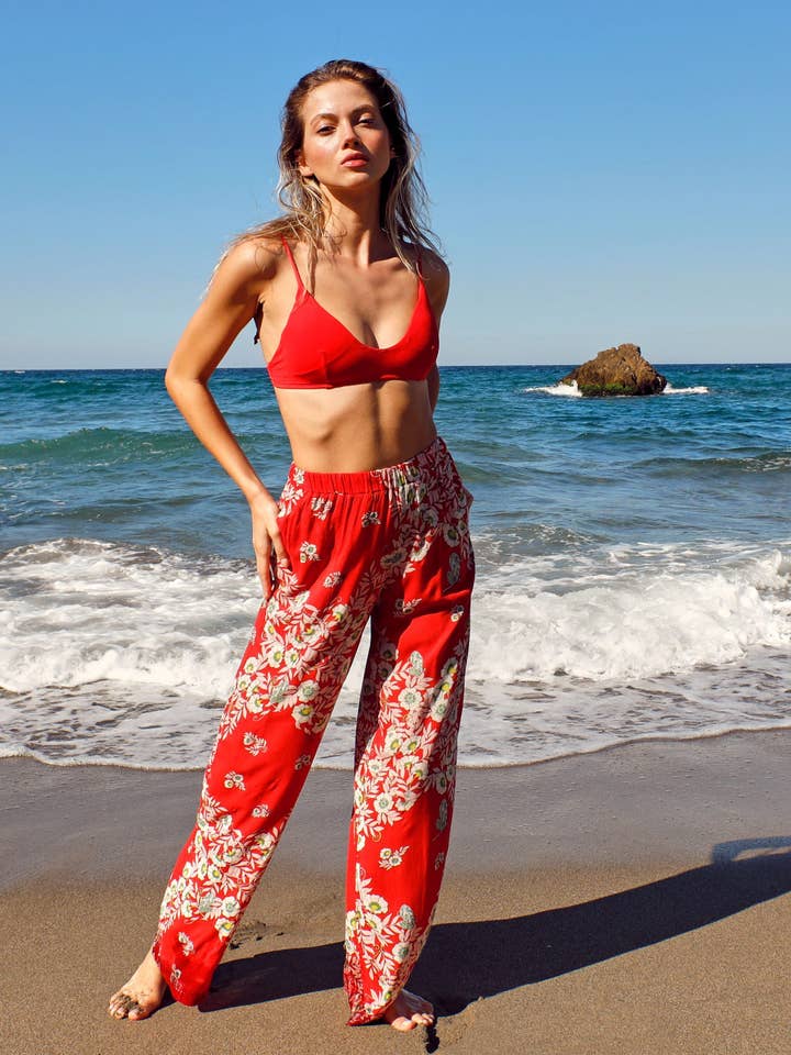 Pantalon Joy Flower - Rouge pour la vente par The Beach