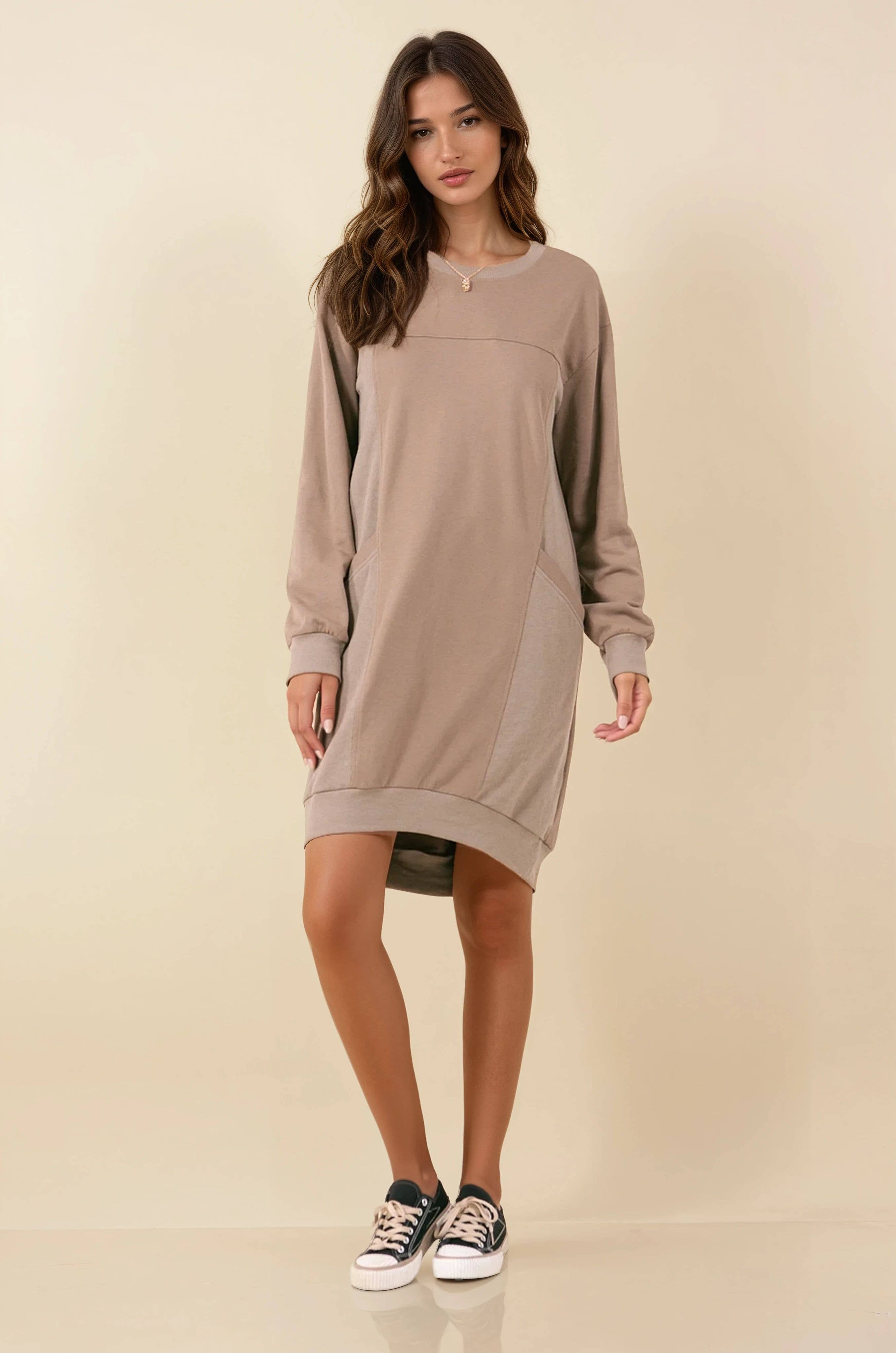 Doe and Rae – Großhandel Kleid – Damen – Hi-Lo Minikleid aus geripptem French Terry in Kontrast - 27865D4