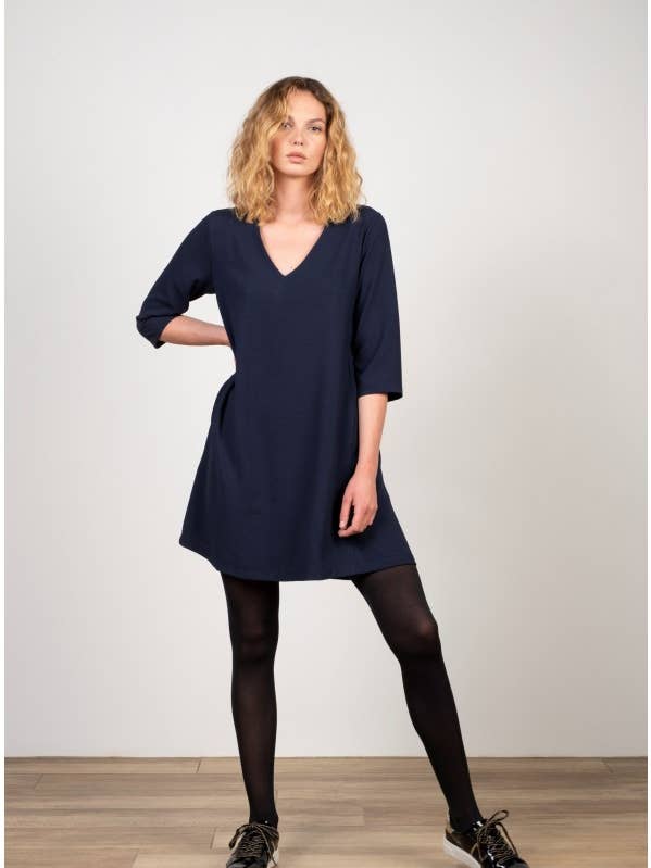 ABITO SVASATO CON SCOLLO A V E MANICHE per la vendita all'ingrosso da parte di Pako Litto