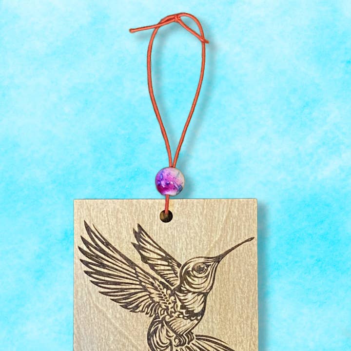 Autoluchtverfrisser met lasergesneden en gegraveerd kolibrie-ontwerp voor wholesale door DK LaserWorx