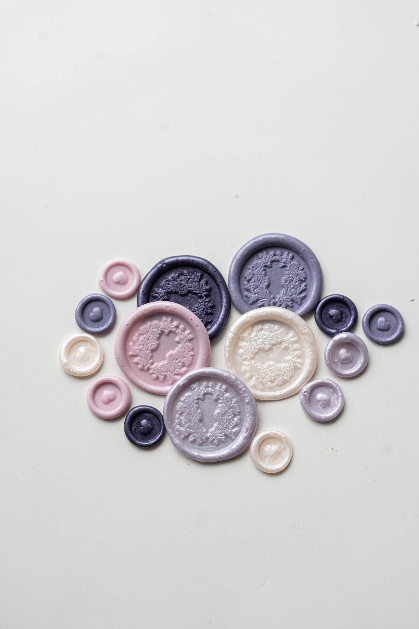 Written Word Calligraphy – Lacre por atacado – Cera Seladora Wisteria Blooms (Caixa com 5 Palitos)2