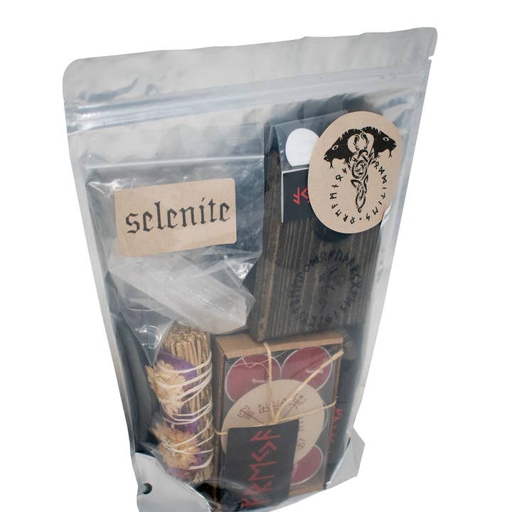 Coffret cadeau rituel Freya pour la vente par Oreamnos Oddities