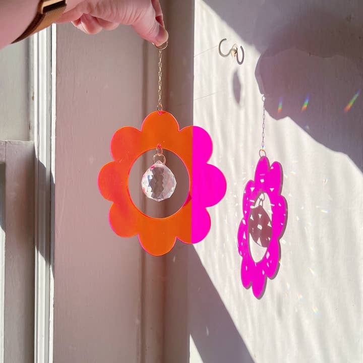 Hustle Home Décor - Wholesale Suncatcher - Retro Flower Sun Catcher2