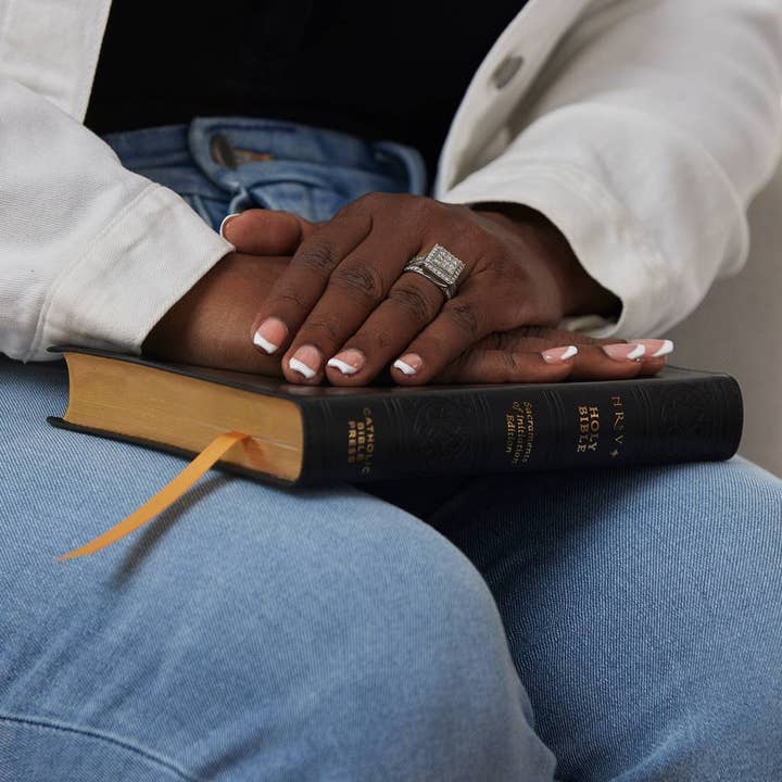 HarperCollins Christian Publishing - Wholesale Religion - NRSVCE Catholic Bible Sacraments of Initiation Comfort Print6