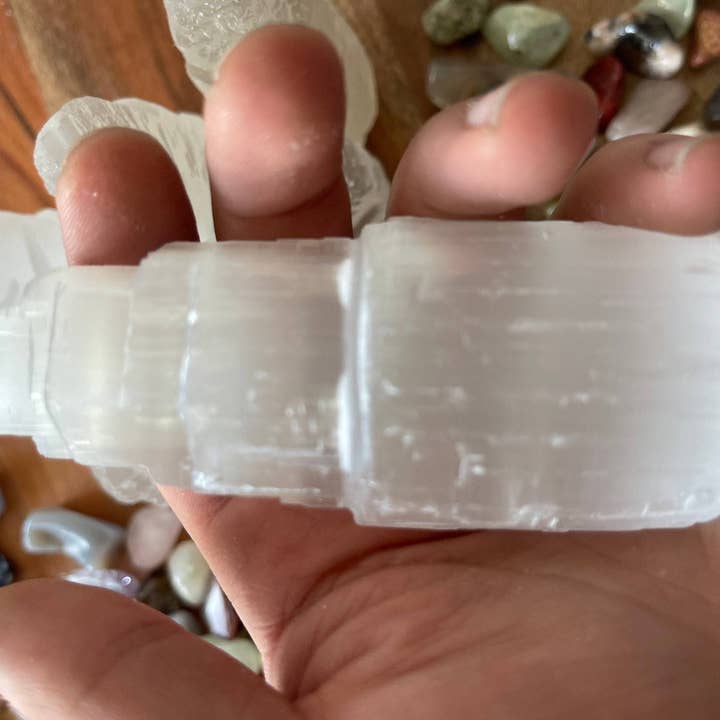 CaNatureLover - Venta al por mayor Piedras/cristales espirituales - Torre de cristal de selenita para curación de Reiki y carga de cristales | Hecho en Marruecos | Rascacielos de cristal de selenita Iceberg Torres de carga