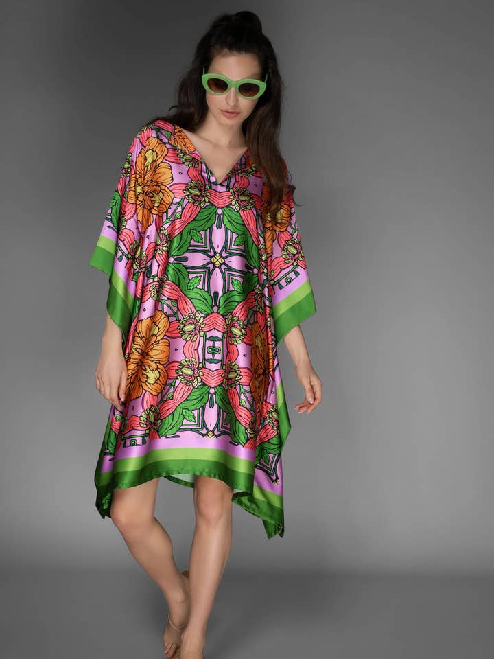 Kurzer Blumensatin-Kaftan-Kleid für den Großhandel von Nuvula