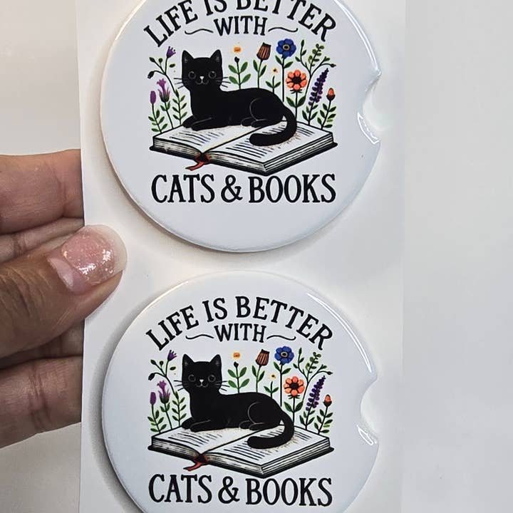 A Vida é Melhor com Gatos e Livros – Bases de Cerâmica para Carro por atacado de Designs by Mysh