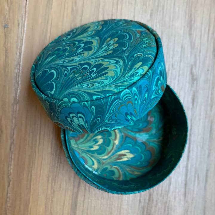 Boîte de design italien florentin classique faite à la main en Italie pour la vente par Thrive Creative