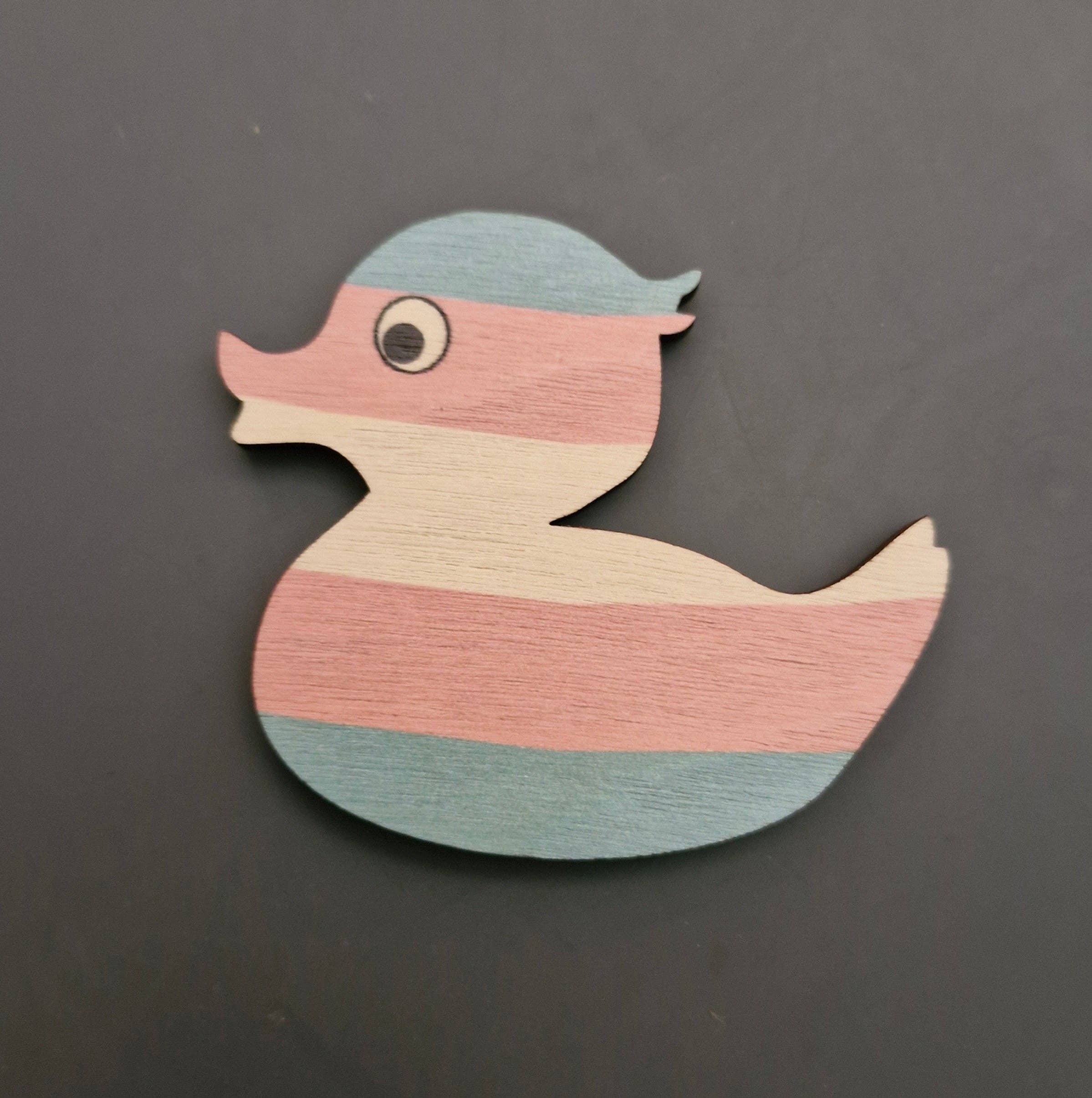 Dukki Gifts – wholesale Magnet – Pride flag duck shaped LGBTQIA+ wooden fridge magnets2