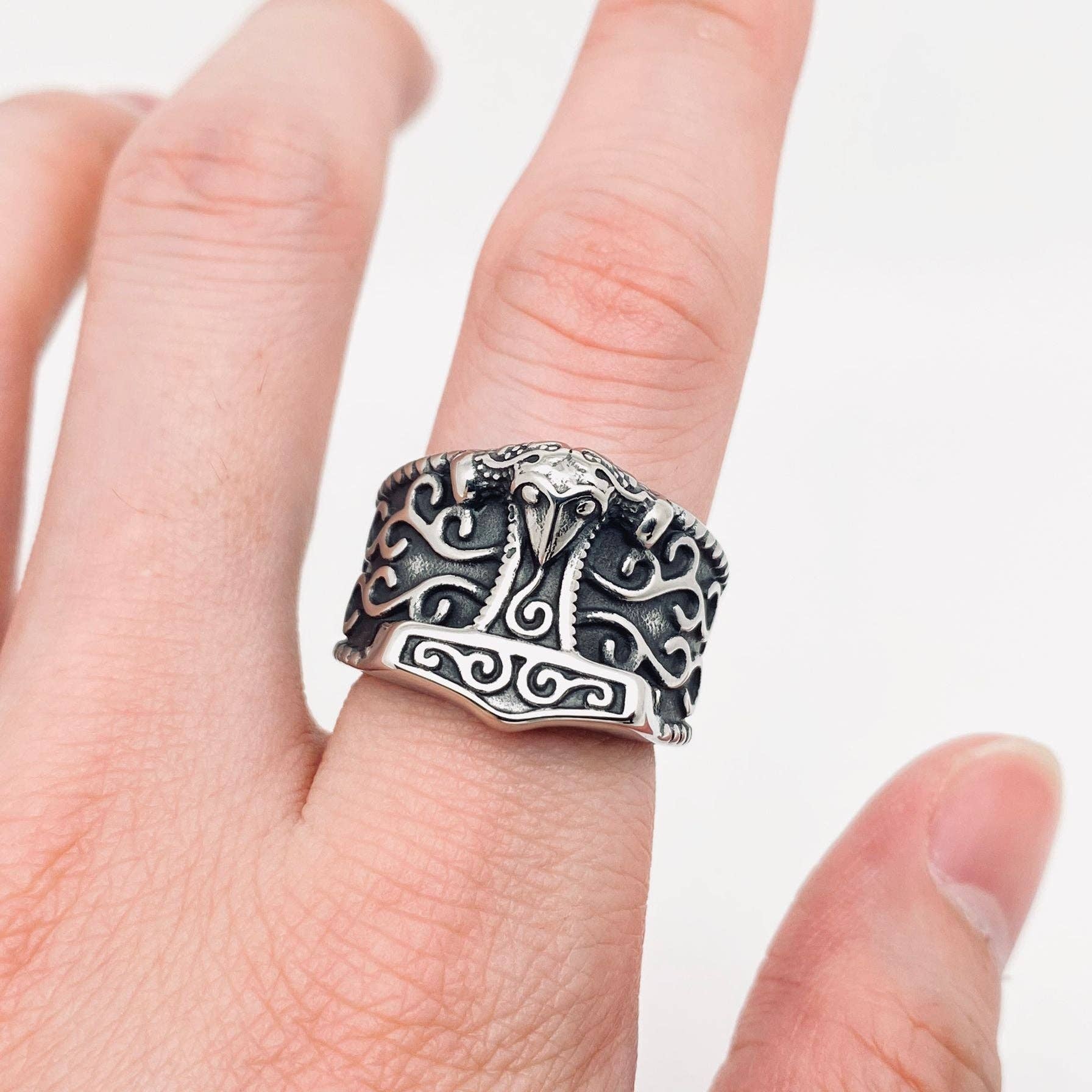 ミュージシャン MANOWAR Stainless Steel Ring Men's Scrollwork Ring Stainless Steel | Kay