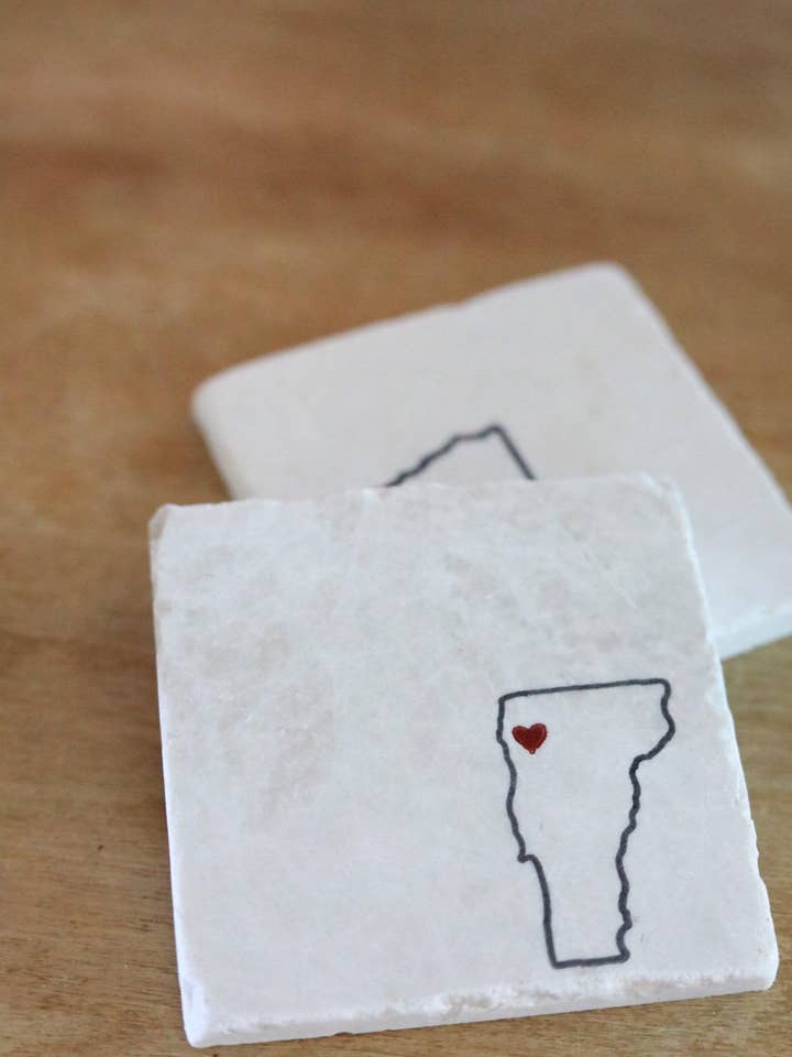 Vermont Marmor-Untersetzer-Set für den Großhandel von Lace, Grace & Peonies Marble Coasters