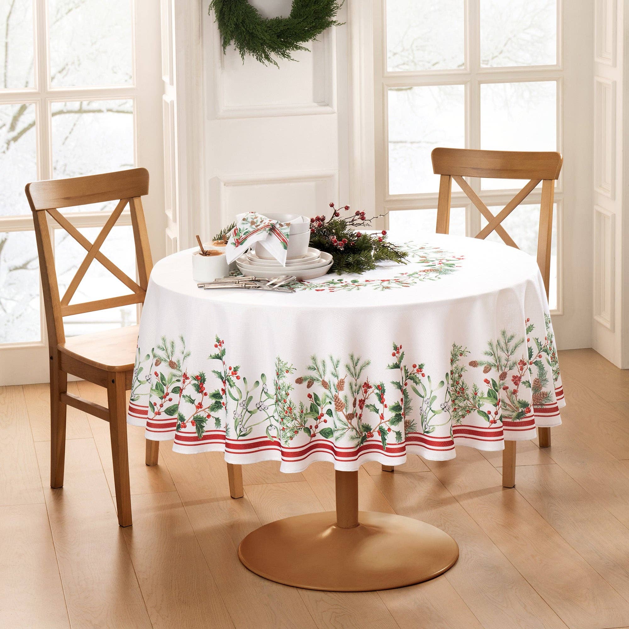 Threadmade Home - Wholesale Tablecloth - Winter Holiday Berry Christmas Tablecloth2