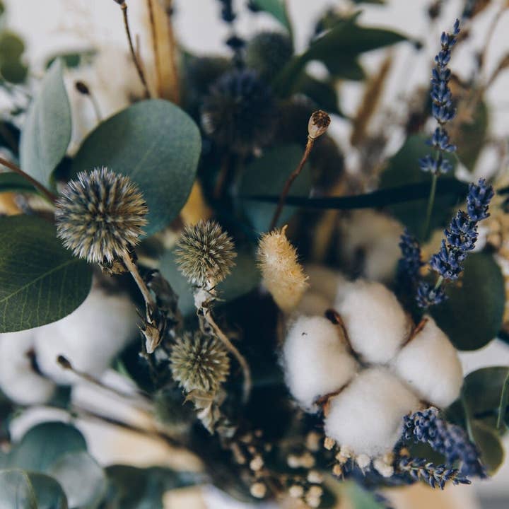 Hidden Botanics - Venta al por mayor Flores artificiales - Ramo de novia con flores secas y artificiales, verde oscuro y blanco, número 26