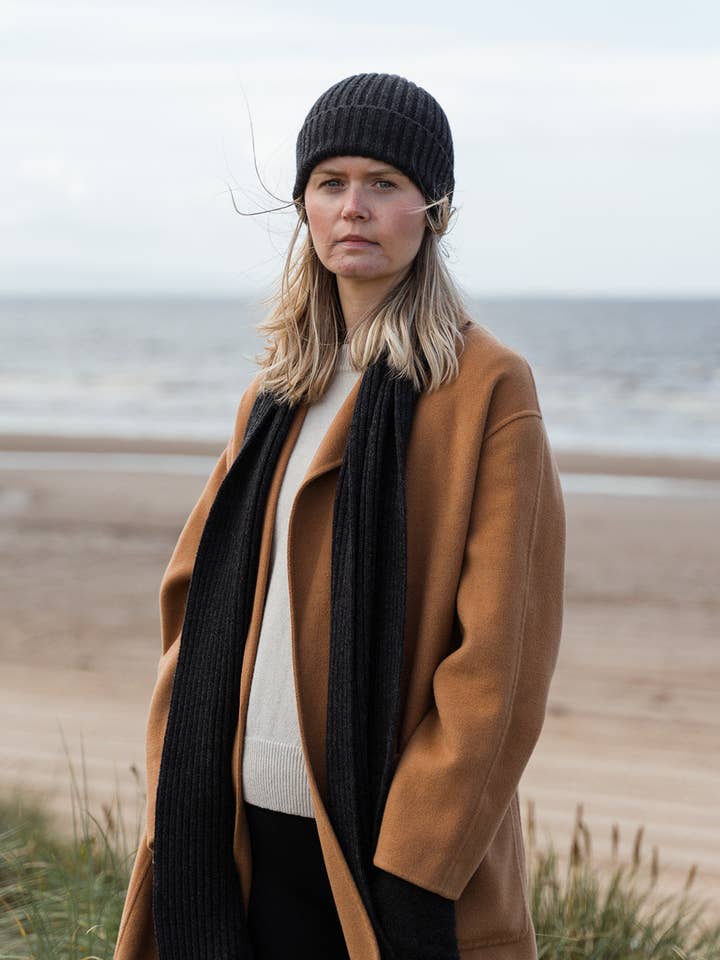 Holzkohle-Hut für den Großhandel von Hilary Jane Keyes