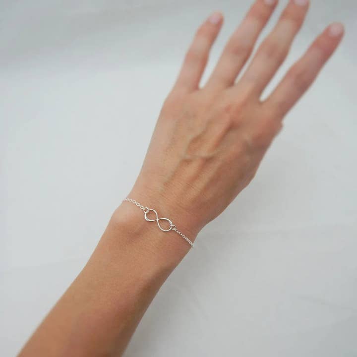 CY Design Studio - Wholesale Link & Chain Bracelet - Sterling Silver Infinity Bracelet – Simple & Minimal Everyday Jewelry2