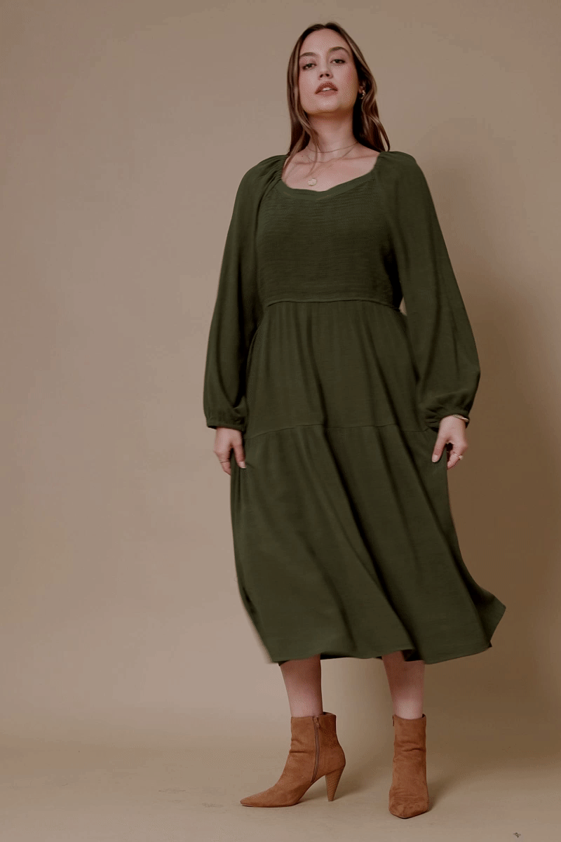 Hayden LA - Vente Robe – femme - Robe à étages pour femmes avec encolure à smocks et bordure en dentelle9