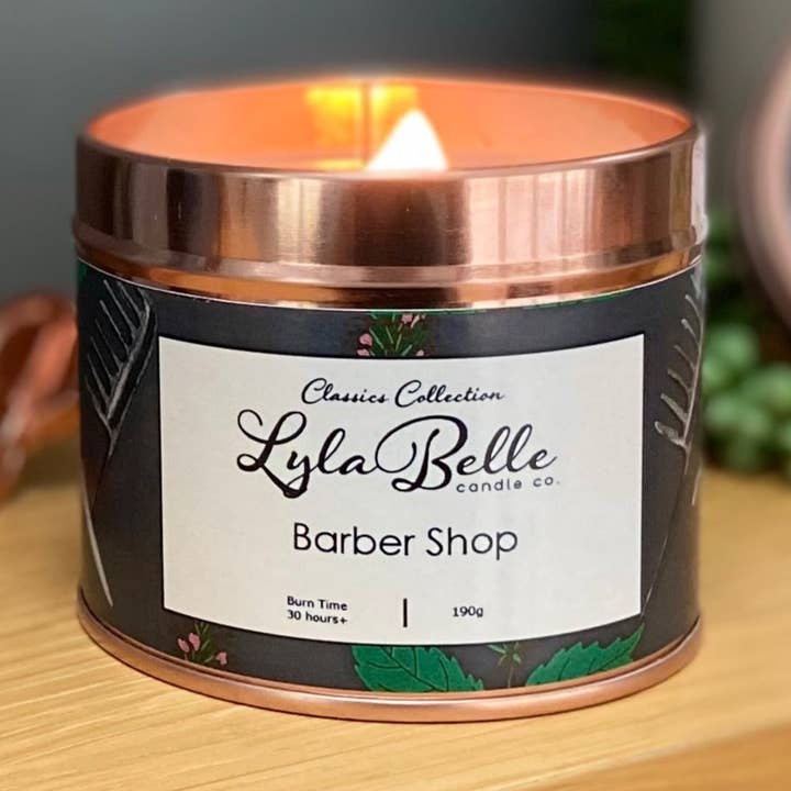 Barbersalon Tin Candle for engroshandel hos Lyla Belle Candle Co.