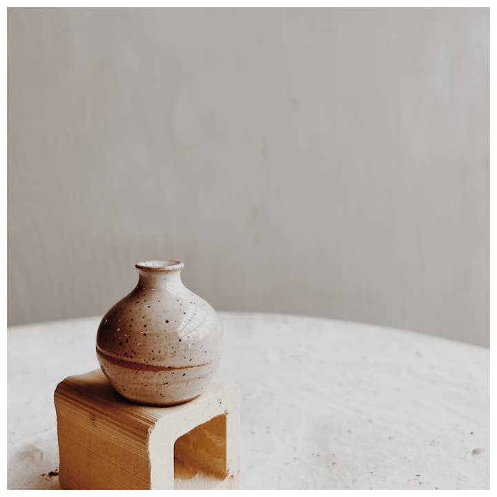 Good Hearted Woman - Wholesale Decorative Tabletop Object - Tiny Vase2