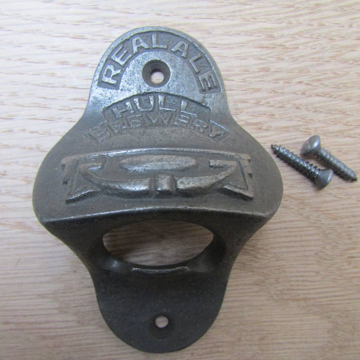 IronmongeryWorld – wholesale Bottle/wine opener – Cast Iron Hull Brewery Bottle Opener