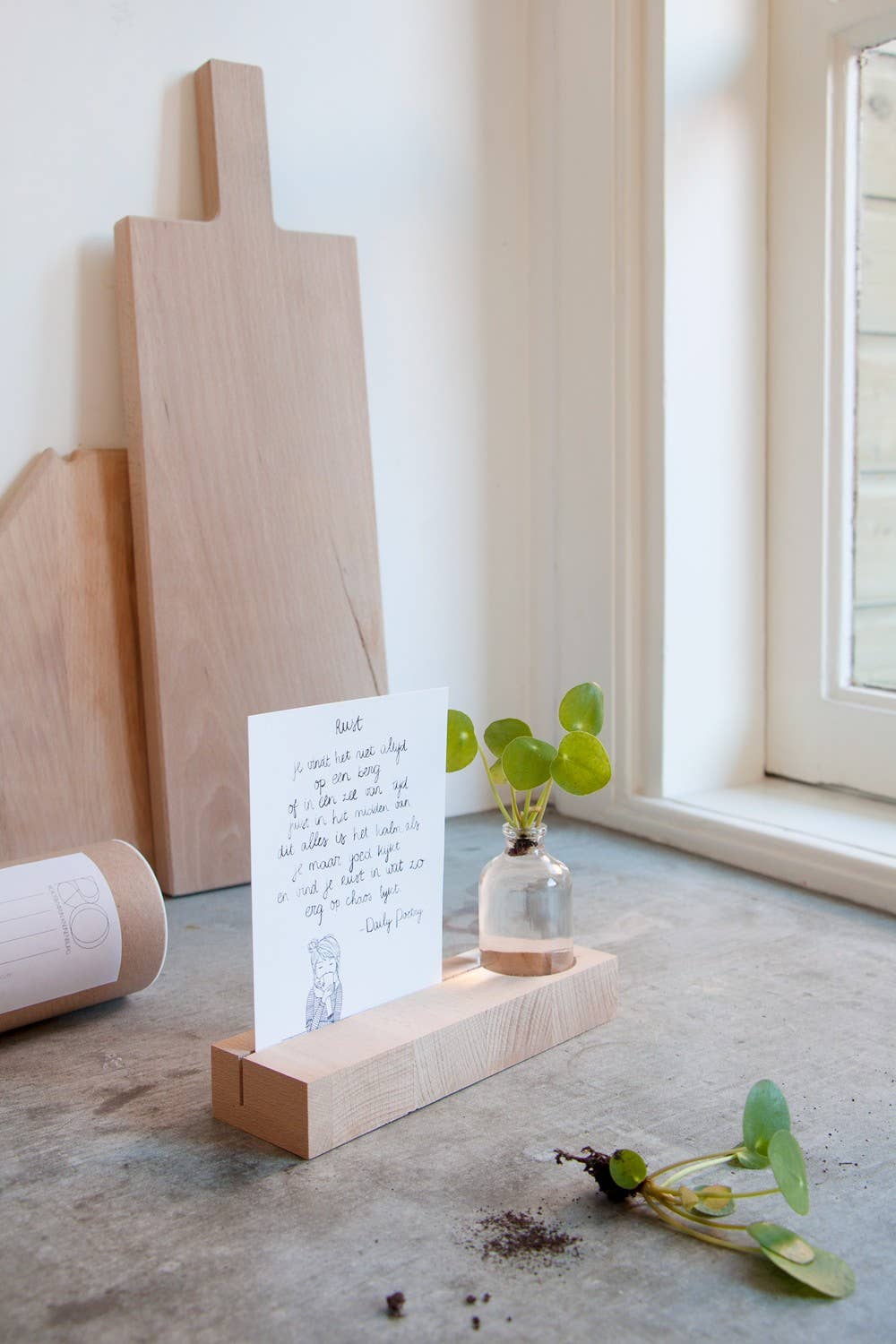 Roosmarijn Knijnenburg – wholesale Dekorativt bordsobjekt – Hold It + – kortställ2