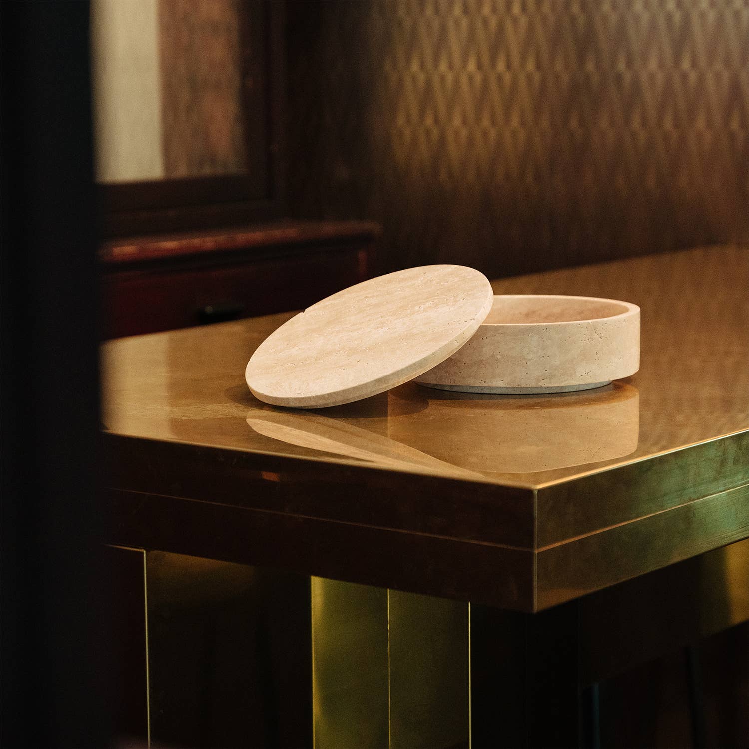 Kiwano Concept – wholesale Decorative plate/dish/bowl – Travertine Cylinder Bowl With Lid4