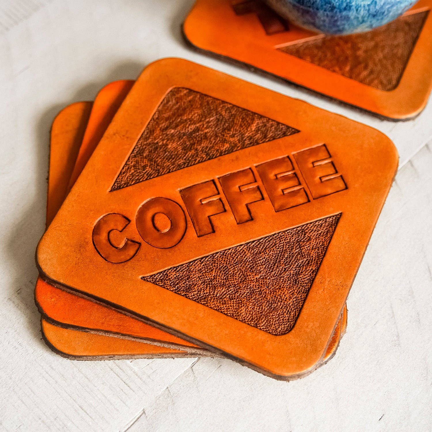 Natural Conjunto de Bases de Copos em Pele, 4 unidades para venda a revendedores na Faire3