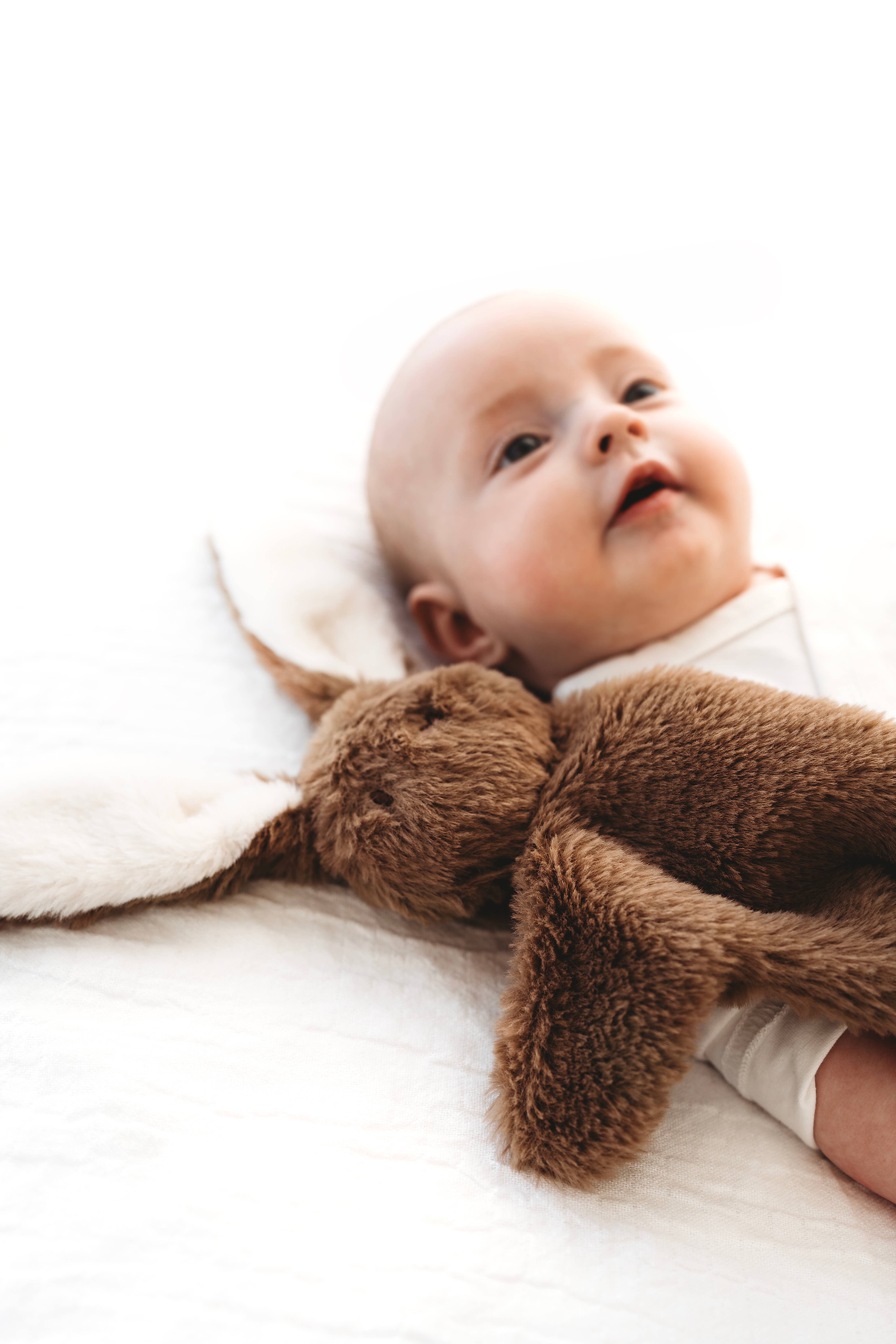 DesignsbyalittlebitofHope – Großhandel Sicherheits-/Kuscheldecke – Baby – Brauner Hase Kuschelbär1