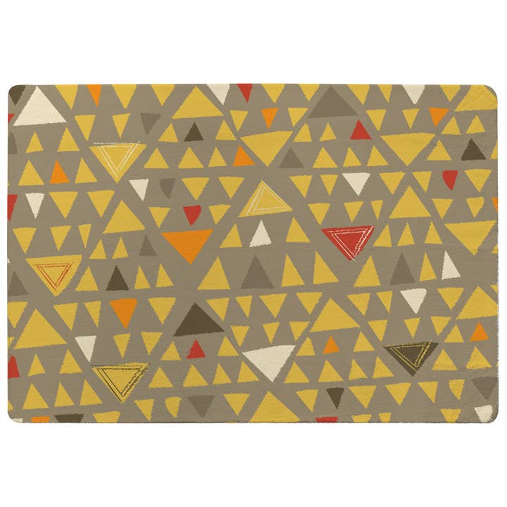 Gule geometriske trekanter (tæppe) for engroshandel hos Benjamin Tate Design