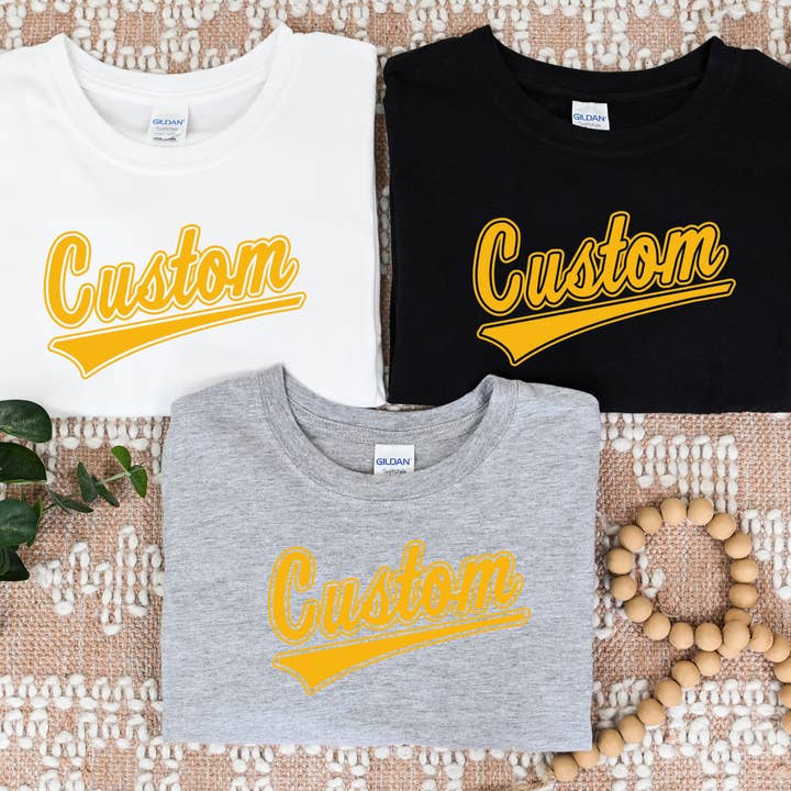 T-shirt personnalisé avec le nom de la ville/de l'équipe pour la vente par Farmtown Printing Company