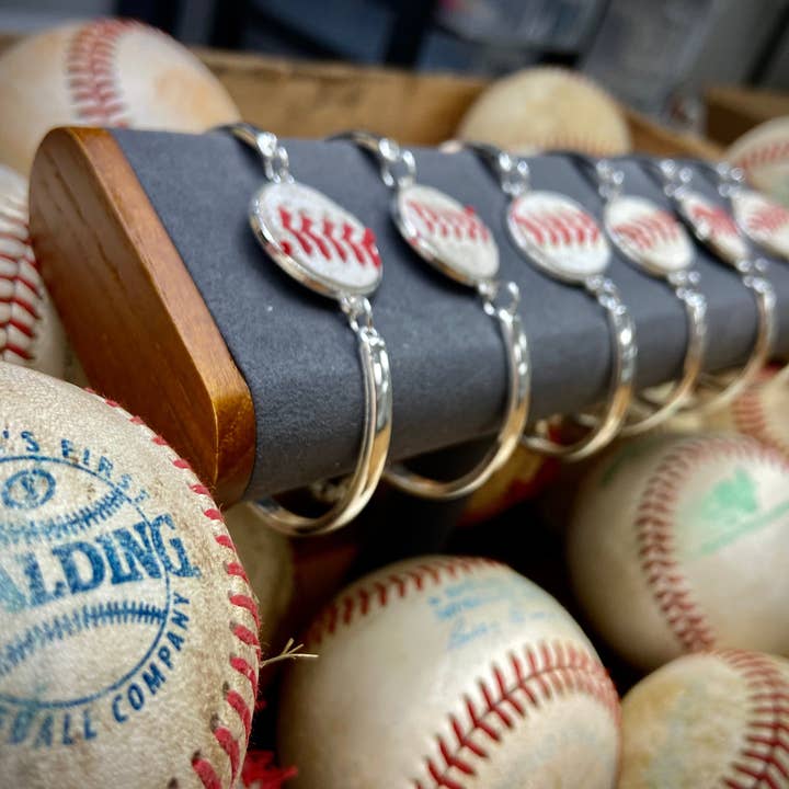 Baseball Seams Co. - Vente Bracelets à breloques/pendentifs - Bracelet à couture de baseball en argent3
