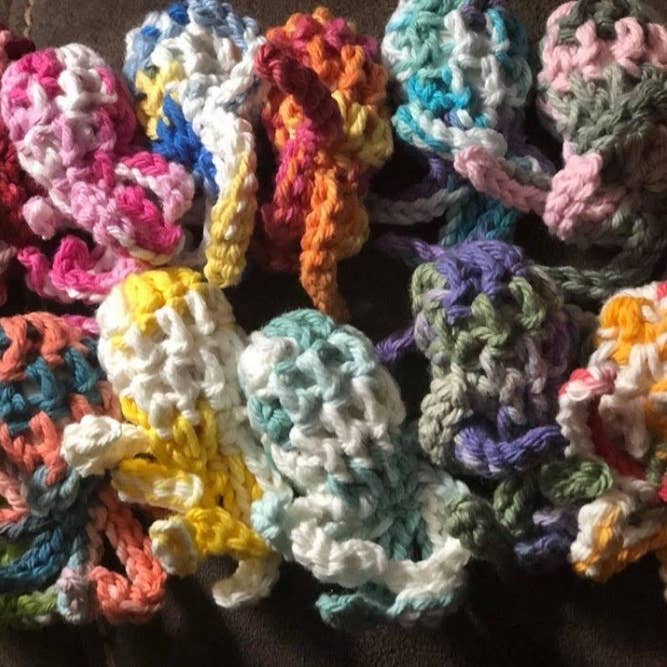 Gunther's Goodies - Wholesale Pet Toy - Cat - Hand crocheted Kitty Squid Catnip Cat toy1